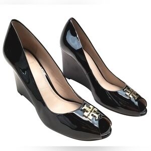 Tory Burch Jade Peep Toe Patent Leather Wedge Heels Pumps Black Sz 7.5